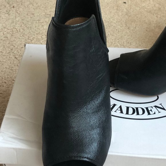 Steve Madden booties - worn once - Picture 3 of 5